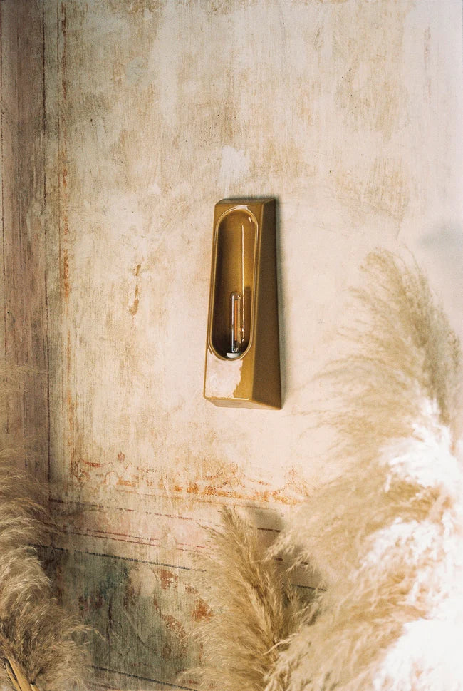 Alcove Ouro Ceramic Wall Light