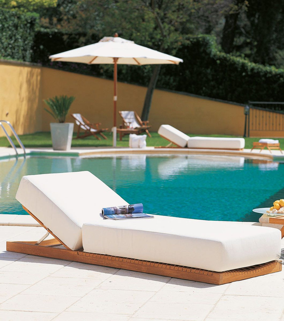 Synthesis Low Sunlounger In Teak And Waprolace